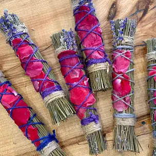 Lavender Smudge w/Red Rose Petals