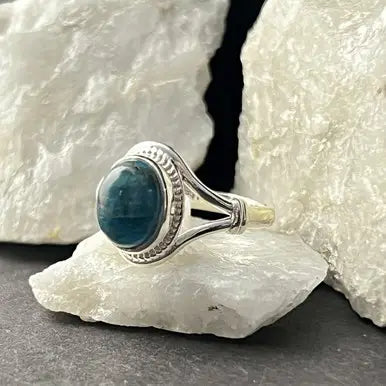 Blue Apatite Ring V-Band w/ Knot Size 7
