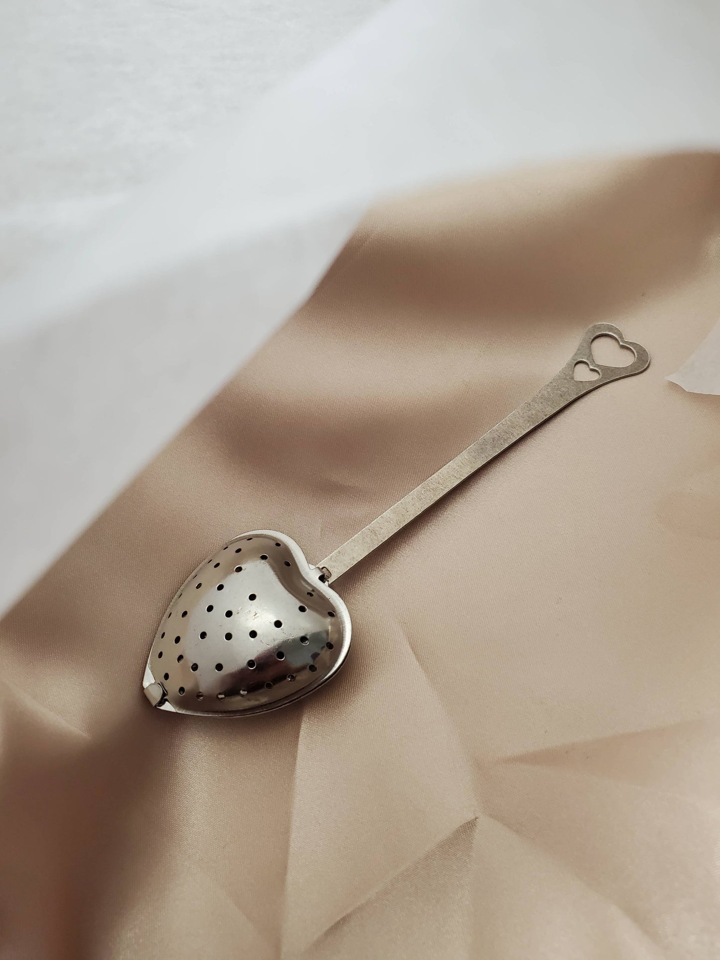 Heart Shaped Tea Infuser – Stainless Steel Loose Leaf Strainer with Latch Closure