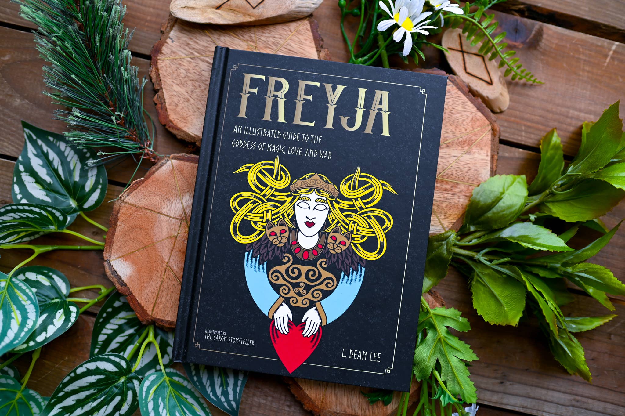Freyja: An Illustrated Guide to the Norse Goddess of Magic, Love & War