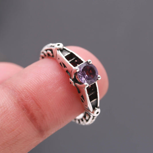 925 Silver Antique-Style Amethyst Solitaire Ring Size 9