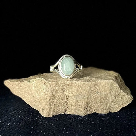 Aquamarine Ring V-Band W/Knot Size 8