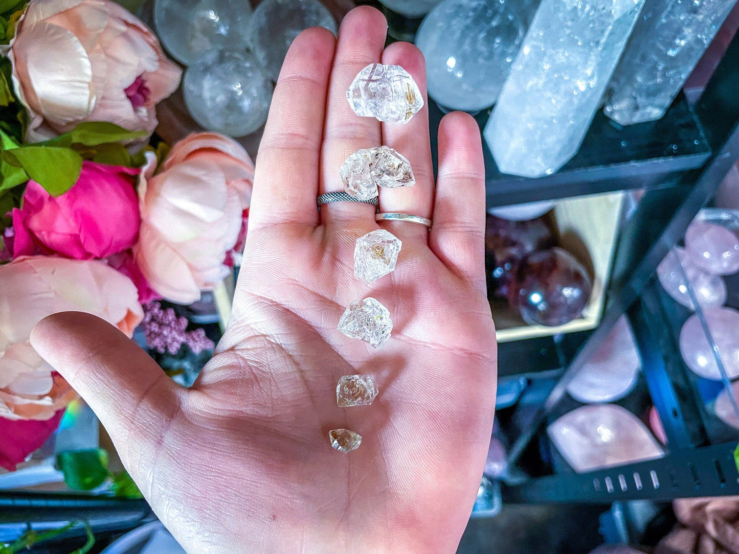 Ancient PETROLEUM QUARTZ, some with Enhydros, Fluorescescent